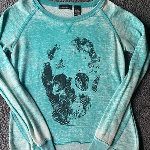 Distressed skull long sleeve 💀